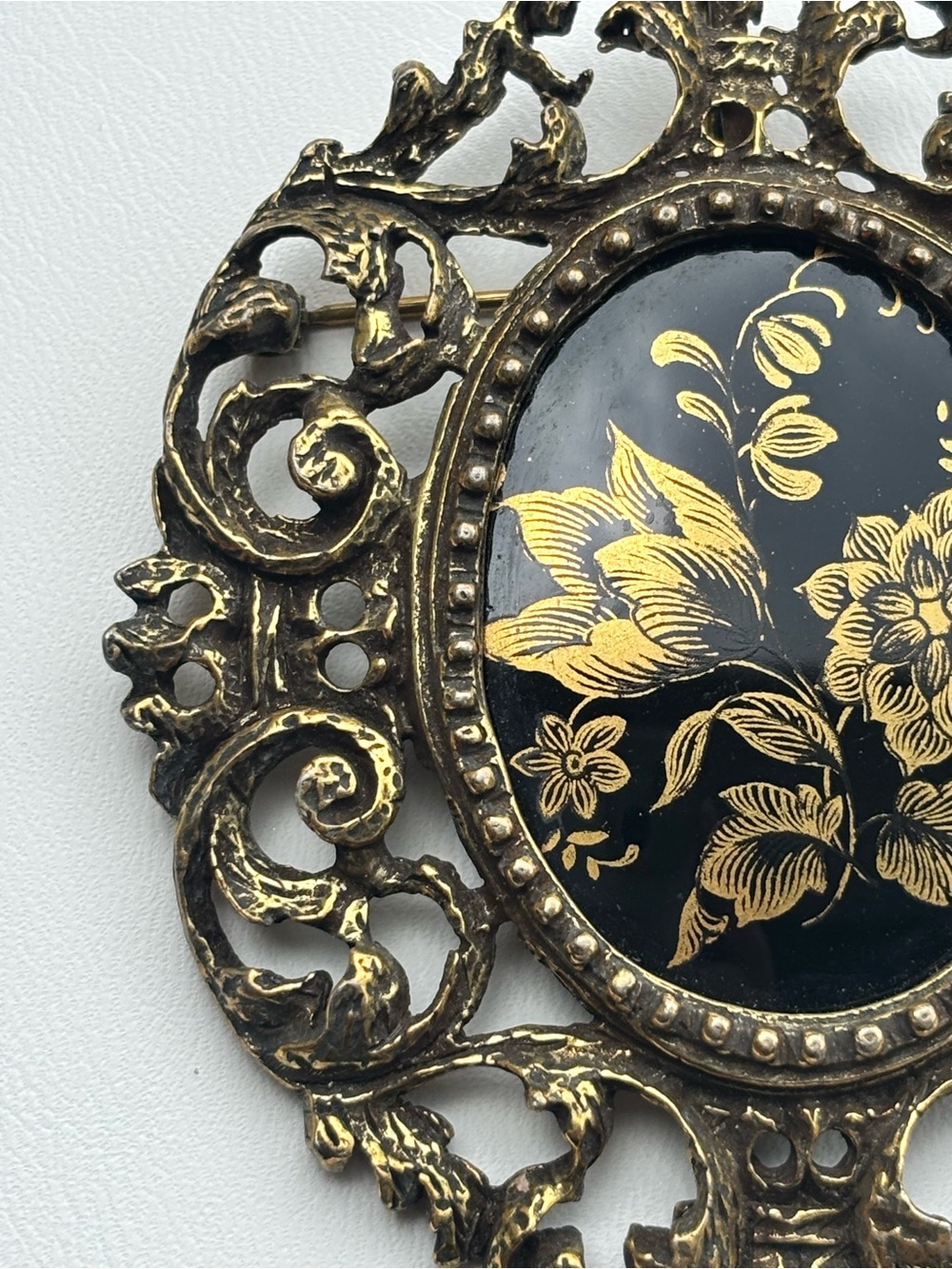Vintage Van S Authentics Gold Tone Filigree Floral Cameo Statement Brooch 3” - Picture 5 of 12